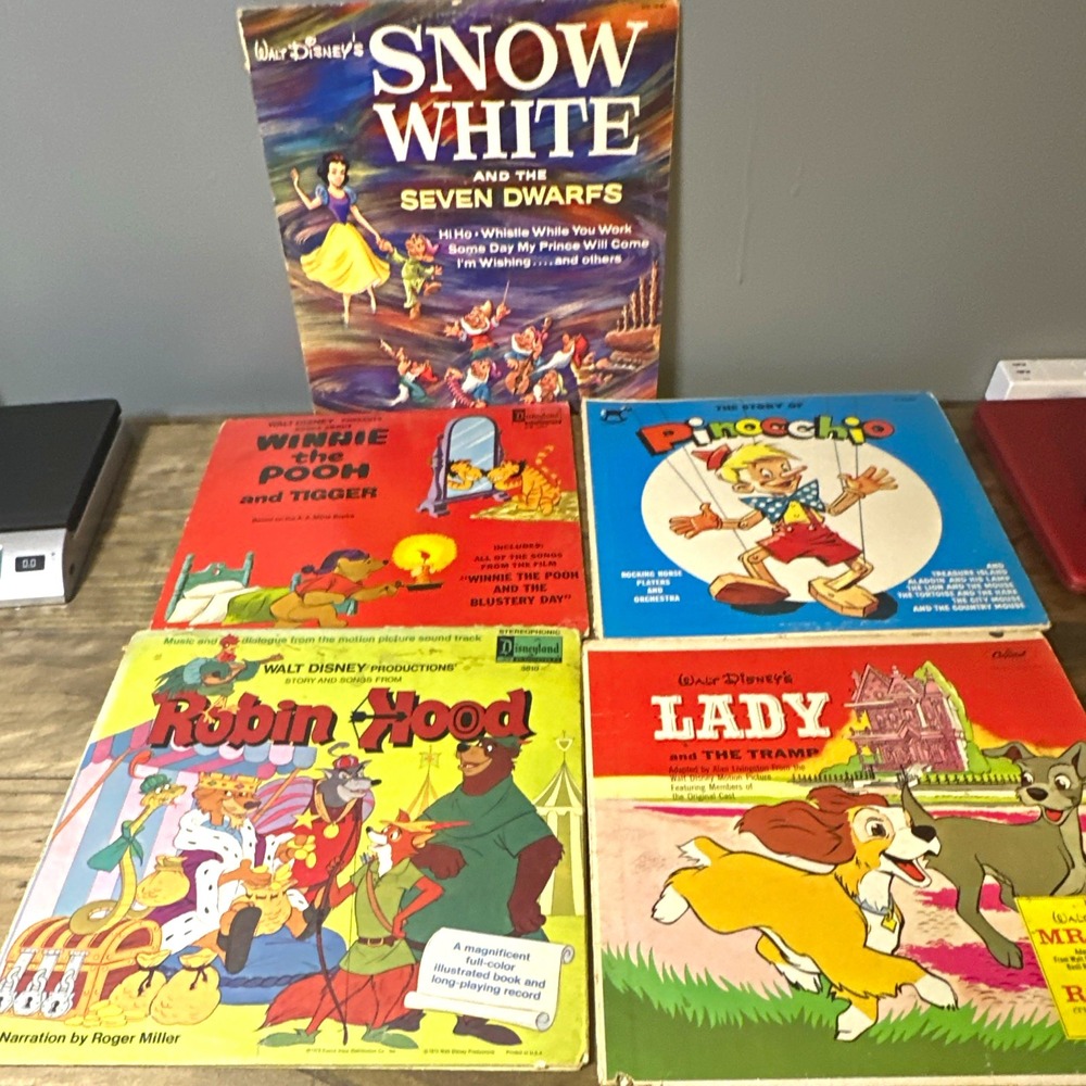 Walt Disney Lady and the Tramp Snow White, Pinocchio, Robin Hood, Winnie thePooh
